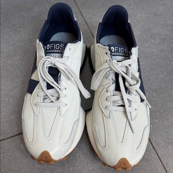 New Balance FIGS 327 7.5 - Picture 2 of 7